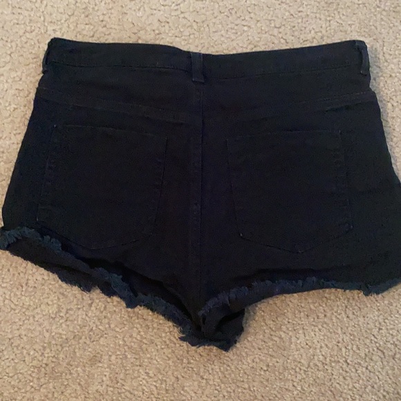 H&M Shorts - Picture 2 of 9